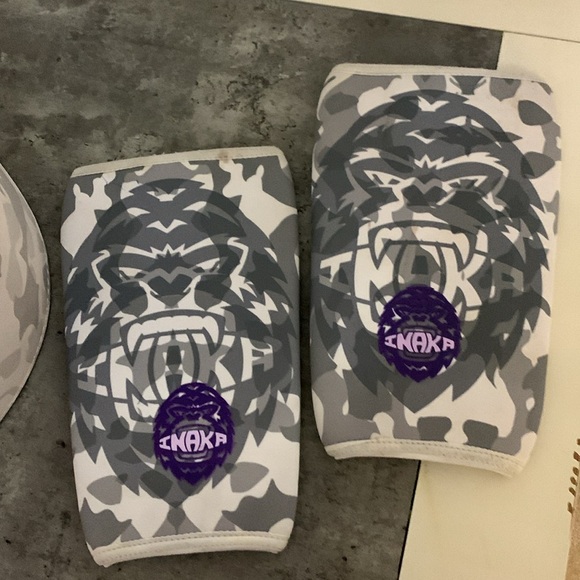 Inaka Power Bundle with 13mm Lever Lifting Belt and Knee Sleeves - Picture 2 of 6